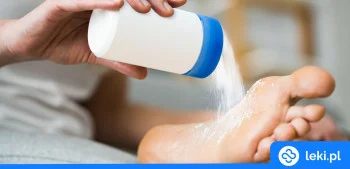 Ilustracja poradnika Talk – czy to dobry sposób na potliwość stóp?