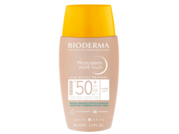 Zdjęcie przedstawia dermokosmetyk Bioderma Photoderm Nude Touch Mineral SPF50+, odcień jasny, podkład.