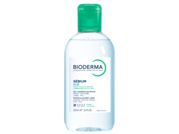 Zdjęcie przedstawia dermokosmetyk Bioderma Sebium H2O antybakteryjny płyn micelarny.