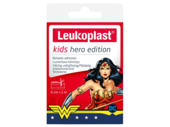 Zdjęcie przedstawia wyrób medyczny Leukoplast Plaster Kids Hero edition Wonder Woman 6 cm x 1 m.