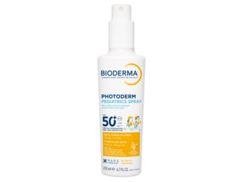 Zdjęcie przedstawia dermokosmetyk Bioderma Photoderm Pediatrics Spray SPF50+.