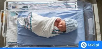 Ilustracja poradnika Witamina K dla noworodka: zastrzyk czy krople? Sprawdź, co lepsze!