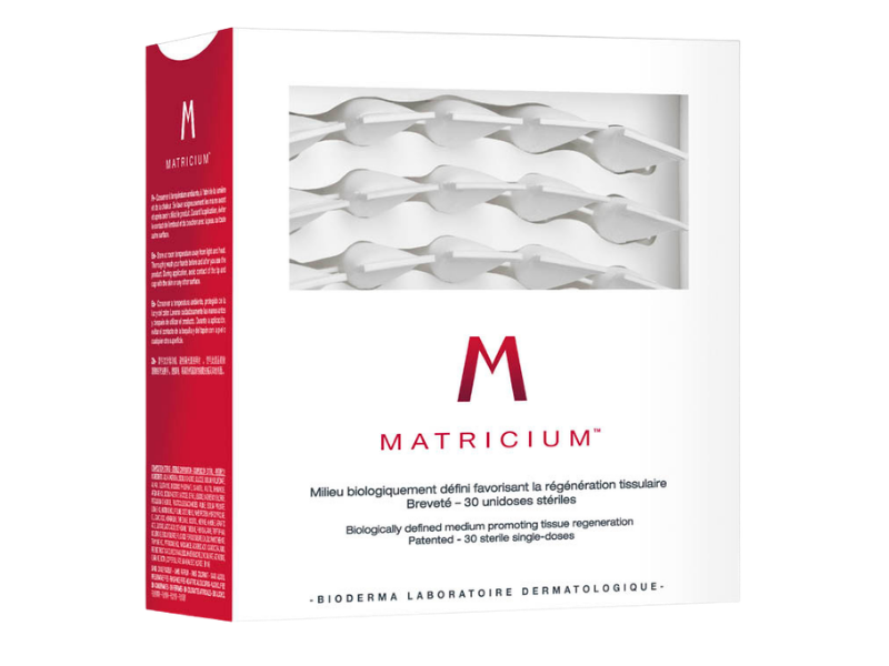 Zdjęcie przedstawia dermokosmetyk BIODERMA MATRICIUM Regenerująca Kuracja stymulująca odnowę skóry, ampułki.