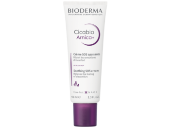 Zdjęcie przedstawia dermokosmetyk Bioderma Cicabio Arnica+ krem regenerujący do skóry z obrzękami, siniakami i po stłuczeniach.